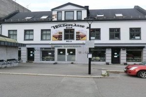 Holdeplassen Bar