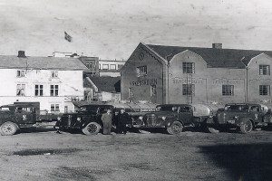 Overlevering av nye lastebiler fra A/S Bil-Service på Brygga