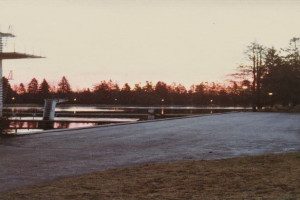 Svømmestadion med basseng og stupetårn