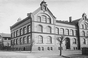 Landstads gate 26 -  Sandefjord Middelskole/Handelsgym (tidl. Jernbanealleen 19) - oppført 1900