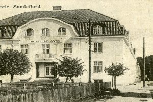 Jernbanealleen 31 og 33  Hotel Atlantic (tidl. nr. 11) - oppført 1914