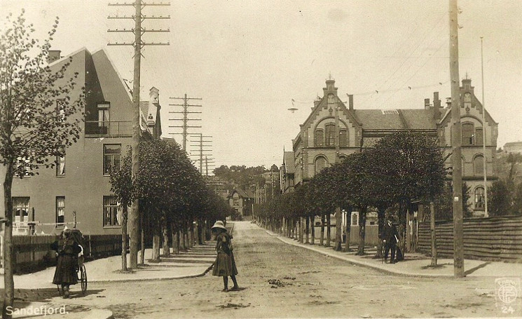 Jernbanealleen 32 (tidl. nr. 12) - oppført 1900