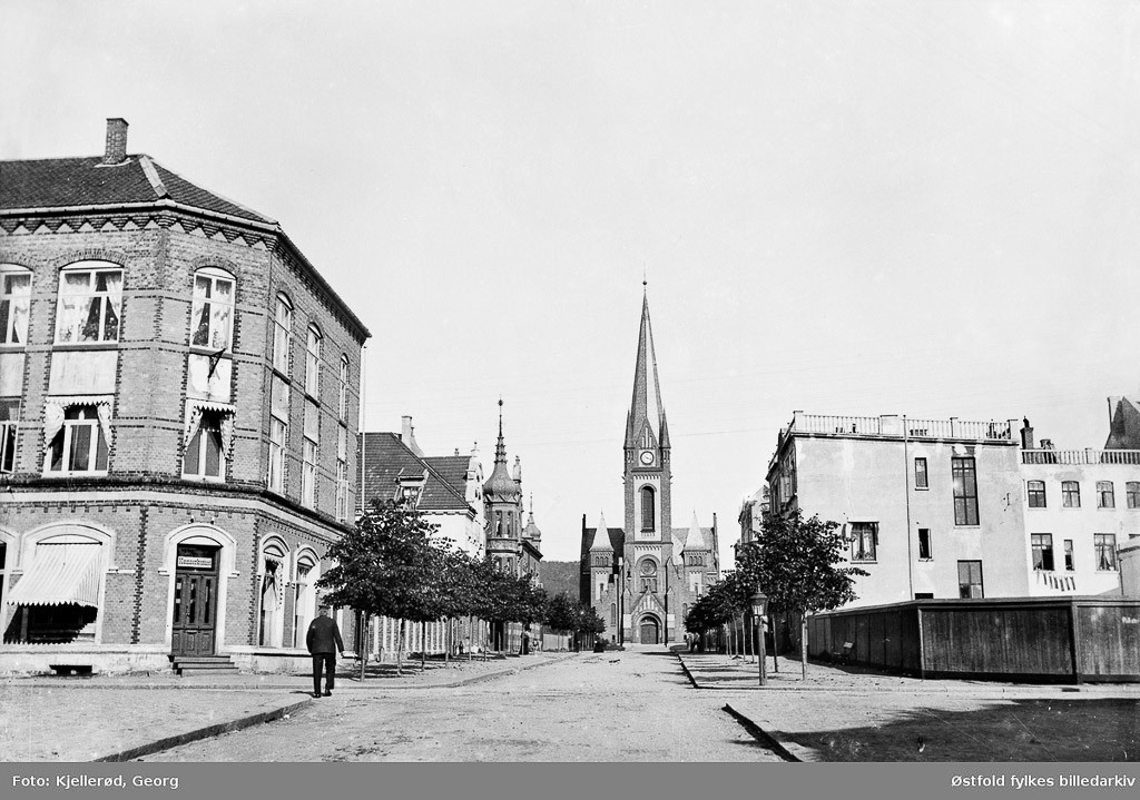Rådhusgata 15 (tidl. Kirkegata 3) - oppført 1932
