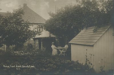 Et idyllisk bilde fra hagen