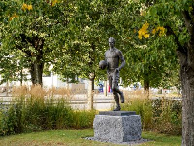 Thorbjørn Svenssen, statue