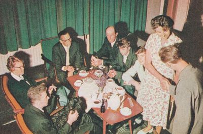 Kaffe og vafler i "kjerka"