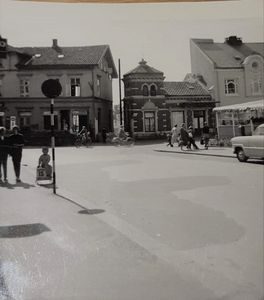 Rivning av de gamle bygningene