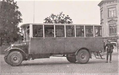 Buss av eldre årgang.