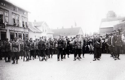 Hjemmestyrkene på Torget 1945