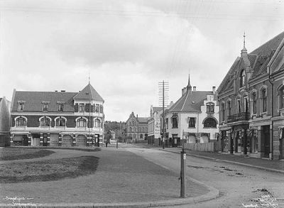 Jernbanealleen 25 (tidl. nr. 5) - Sandar Sparebank