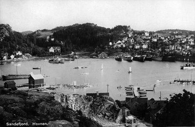 Mot indre havn og Huvik/Fjellvik