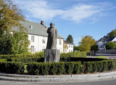 Landstadsmonumentet med Sandar Herredshus