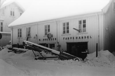 Brann i Sørensens Fargehandel.