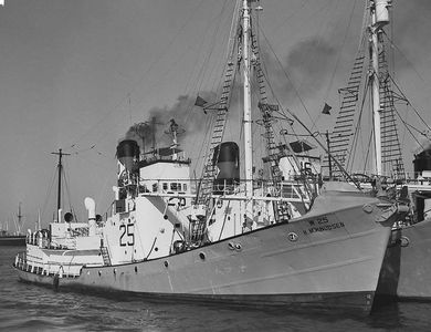 KOS 40 i Durban som H. M. KNUDSEN